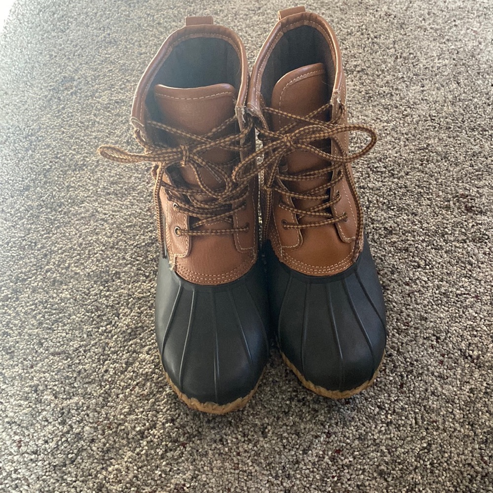 Duck boots